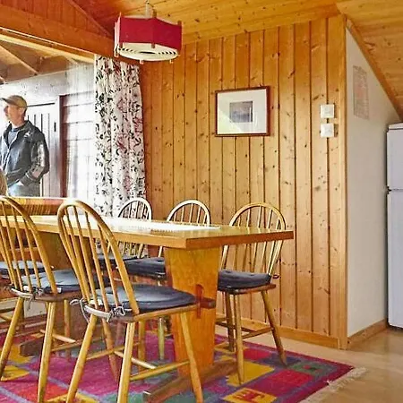 6 Person In Olden-by Traum