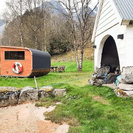 6 Person In Olden-by Traum * Olden
